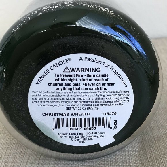 Yankee Candle Jar Candle 22 oz CHRISTMAS WREATH Green Festive NEW - Picture 5 of 7